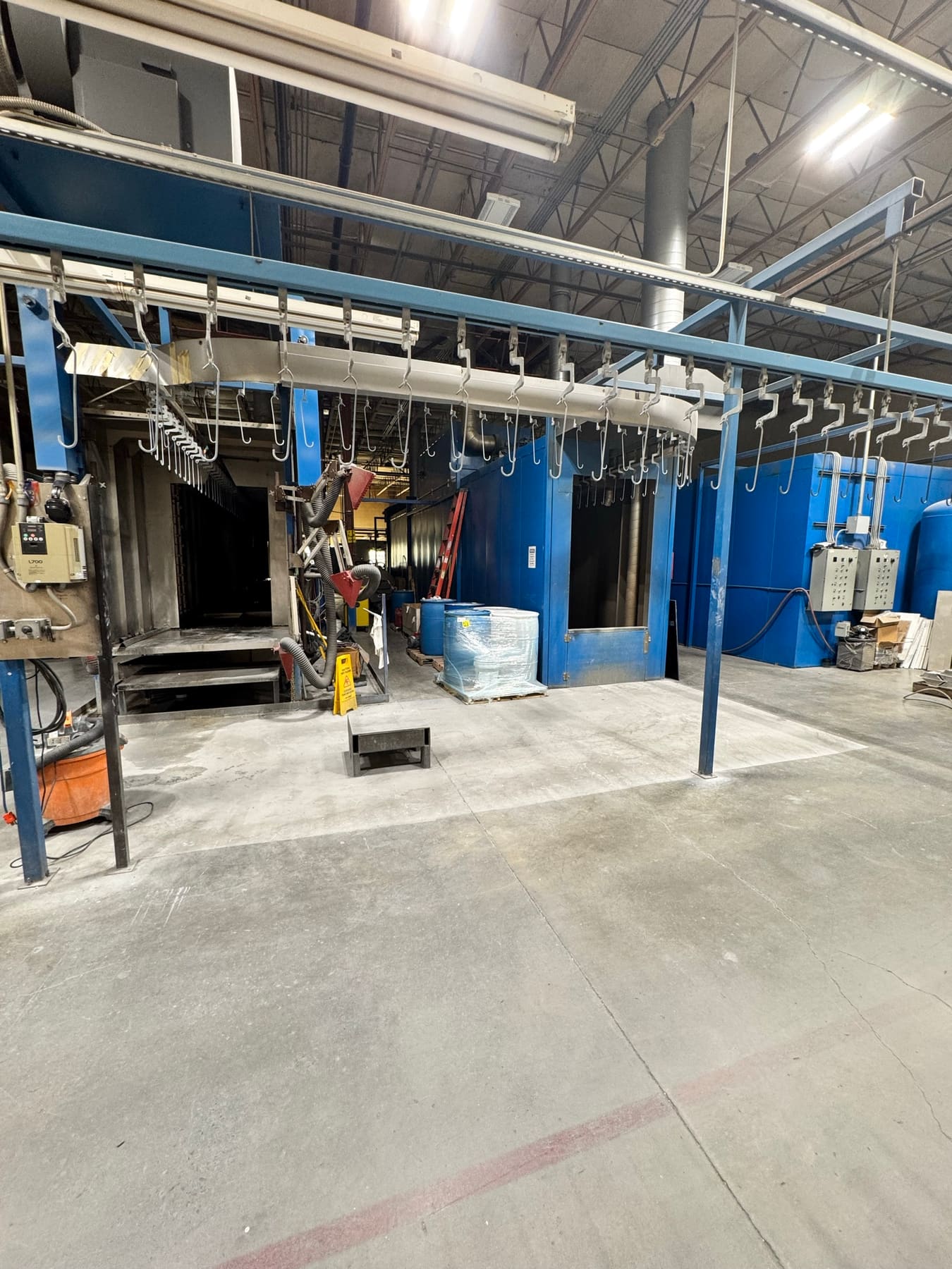 The powder line conveyor and booths